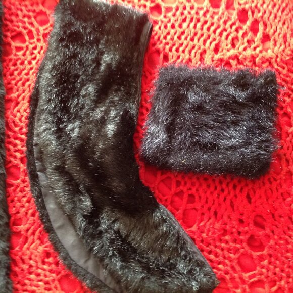 7-Piece Lot Vintage Faux Fur for Wearing, Repairing Or Crafting - Picture 5 of 8